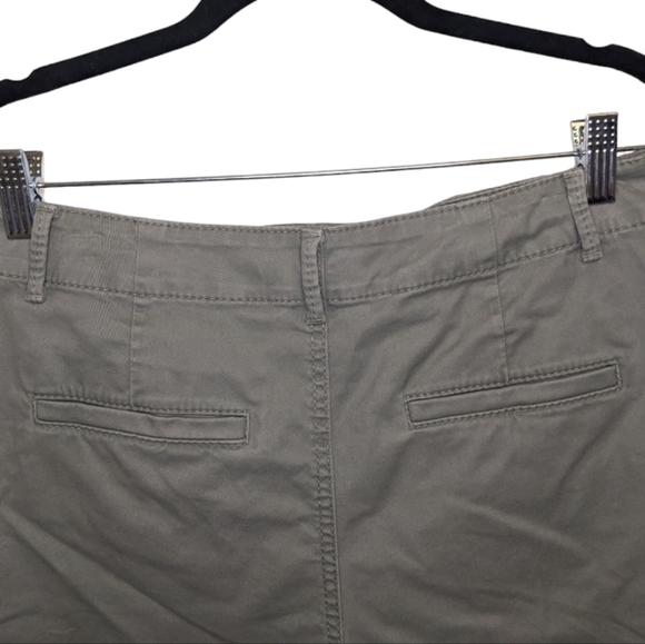 NWOT LOFT Olive Green Washed Twill Shorts Size 4 🌿 - Picture 11 of 16